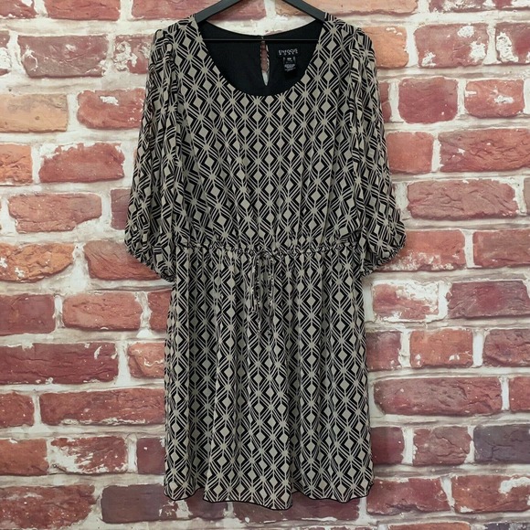 En Focus Studio Dresses & Skirts - EN FOCUS STUDIO WOMEN'S TAN & BLACK DIAMOND ABSTRACT PULLOVER DRESS